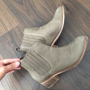 Steve Madden boots